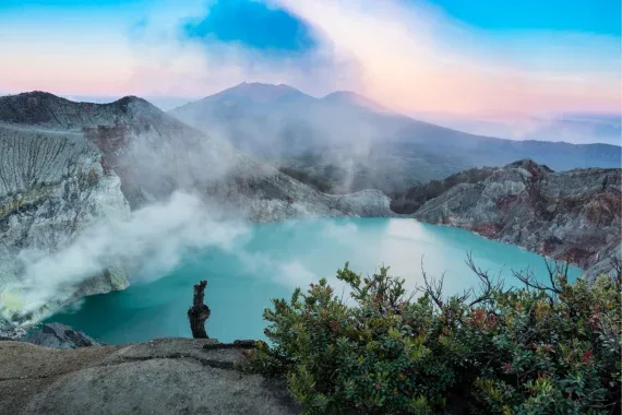 Ijen Vulcano trekking from Pemuteran,Mount Ijen,Ijen East Java,Ijen Tour Packages,Ijen Blue Fire,kawah ijen,Ijen tour from Pemuteran Bali