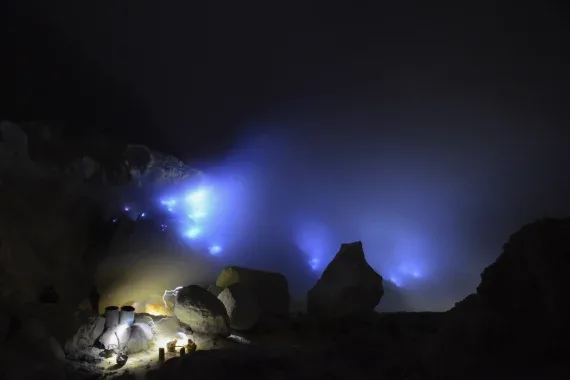 Ijen Vulcano trekking from Pemuteran,Mount Ijen,Ijen East Java,Ijen Tour Packages,Ijen Blue Fire,kawah ijen,Ijen tour from Pemuteran Bali